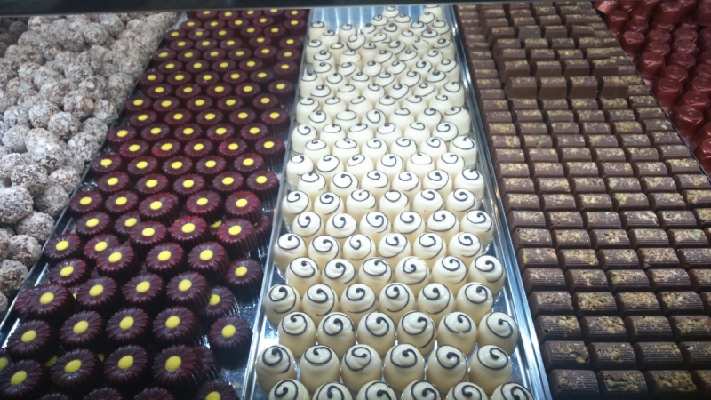 boutique-LA GARDE-min_chocolates_milk_chocolate_white_chocolate_truffles_candy_food_treat_cacao-1213769